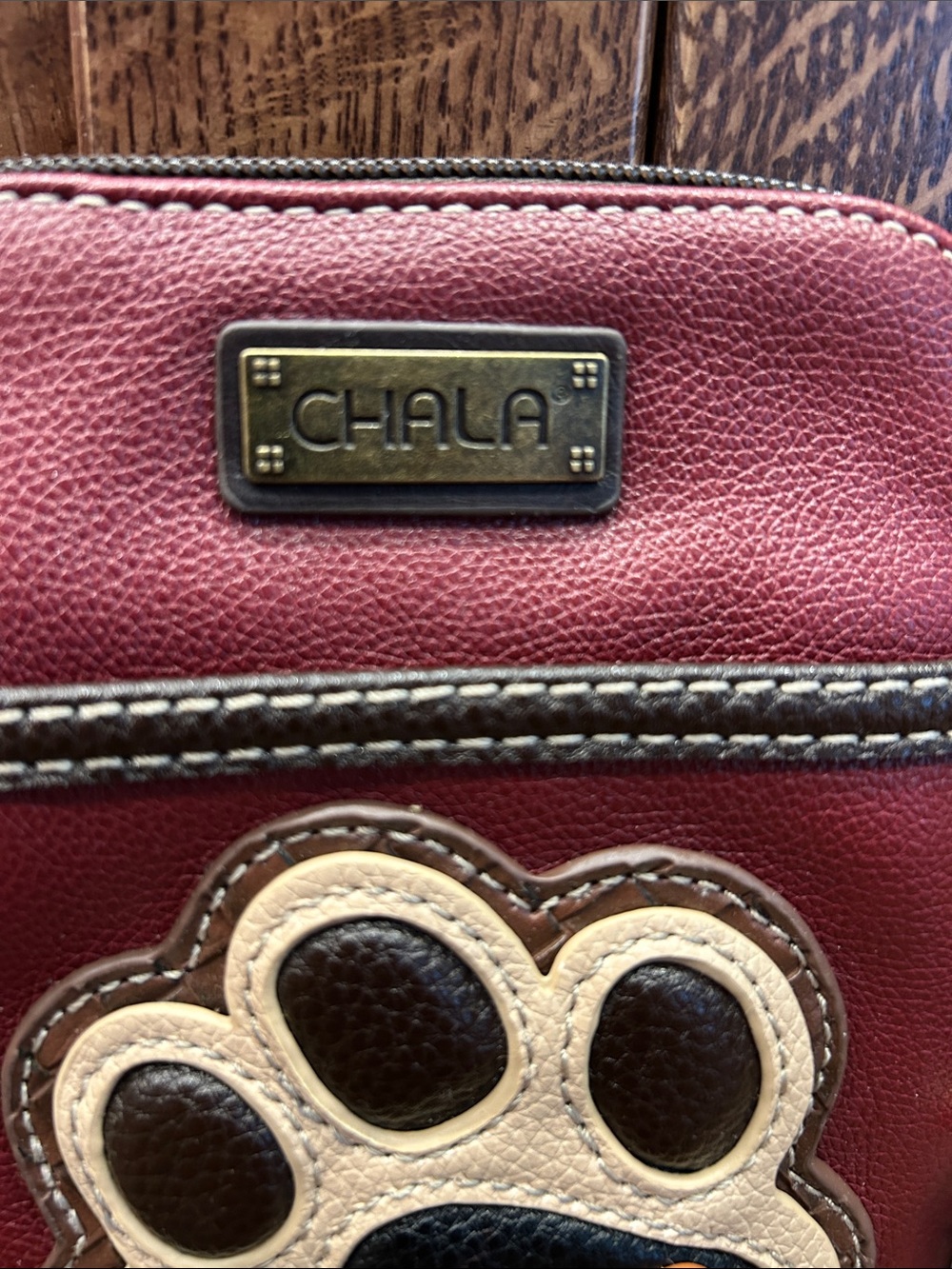 Chala Cellphone Xbody Ivory Pawprint on Maroon Convertible Crossbody Bag Purse - Picture 5 of 15